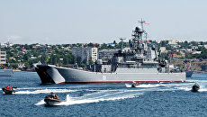 Большой десантный корабль Азов во время празднования Дня ВМФ России в Севастополе Большой десантный корабль Азов во время празднования Дня ВМФ России в Севастополе