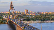 Вид на Московский проспект и мост в Киеве. Архивное фото Вид на Московский проспект и мост в Киеве. Архивное фото