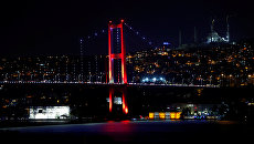 Il ponte sul Bosforo a Istanbul.  16 lug 2016