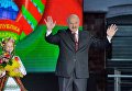 Президент Белоруссии Александр Лукашенко на открытии XXV Международного фестиваля искусств Славянский базар в Витебске. Президент Белоруссии Александр Лукашенко на открытии XXV Международного фестиваля искусств Славянский базар в Витебске.