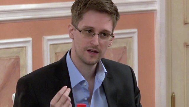Сноуден разработает чехол для iPhone, защищающий от слежки
