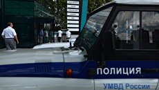 Автомобиль правоохранительных органов у офисно-делового комплекса Химки Бизнес Парк. Архивное фото Автомобиль правоохранительных органов у офисно-делового комплекса Химки Бизнес Парк. Архивное фото