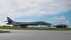 Американские бомбардировщики B-1B и B-2B на военно-воздушной базе Андерсон на острове Гуам. Архивное фото Американские бомбардировщики B-1B и B-2B на военно-воздушной базе Андерсон на острове Гуам. Архивное фото