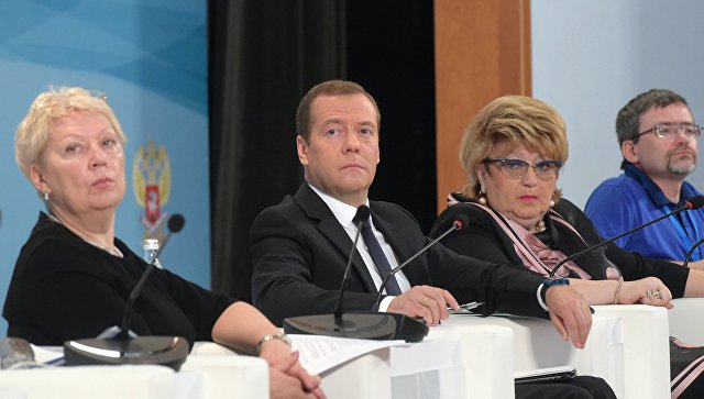 Новый министр образования и науки РФ Ольга Васильева (слева)