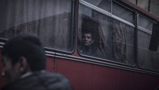 Иностранные рабочие, задержанные в ходе рейда ФМС по выявлению нелегальных мигрантов в Москве. Архивное фото Иностранные рабочие, задержанные в ходе рейда ФМС по выявлению нелегальных мигрантов в Москве. Архивное фото