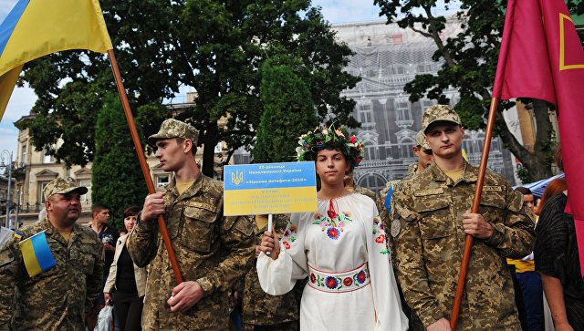Горожане на праздновании Дня Независимости Украины во Львове