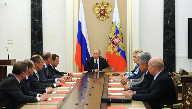 Путин провел совещание с постоянными членами Совета безопасности России