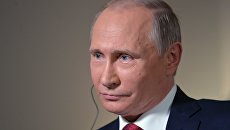 Президент России Владимир Путин во время интервью международному информационному агентству Блумберг на острове Русский во Владивостоке. Президент России Владимир Путин во время интервью международному информационному агентству Блумберг на острове Русский во Владивостоке.