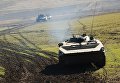 Военная техника ополчения ДНР во время учений на полигоне в Старобешевском районе Донецкой области. На первом плане боевая машина пехоты (БМП-1 Военная техника ополчения ДНР во время учений на полигоне в Старобешевском районе Донецкой области. На первом плане боевая машина пехоты (БМП-1