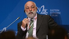 Сопредседатель совета, президент Фонда Сколково Виктор Вексельберг на Восточном экономическом форуме во Владивостоке. 2 сентября 2016 Сопредседатель совета, президент Фонда Сколково Виктор Вексельберг на Восточном экономическом форуме во Владивостоке. 2 сентября 2016