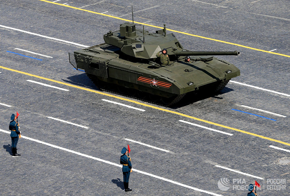Танк Т-14 на гусеничной платформе Армата во время военного парада в ознаменование 70-летия Победы в Великой Отечественной войне Танк Т-14 на гусеничной платформе Армата во время военного парада в ознаменование 70-летия Победы в Великой Отечественной войне