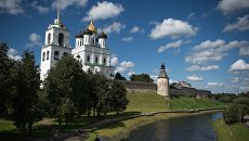 Свято-Троицкий кафедральный собор Псковского Кремля в Пскове. Архивное фото Свято-Троицкий кафедральный собор Псковского Кремля в Пскове. Архивное фото