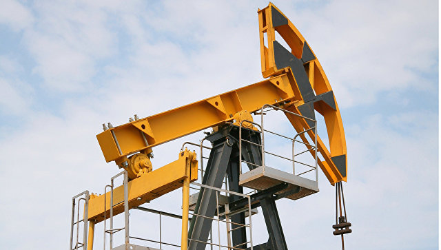 Нефть дешевеет на данных API о росте запасов в США
