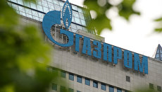 Вывеска на офисном здании компании Газпром. Архивное фото Вывеска на офисном здании компании Газпром. Архивное фото