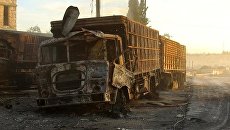 Сгоревший в результате обстрела грузовик гуманитарного конвоя ООН в городе Урум аль-Кубра недалеко от Алеппо. 20 сентября 2016 Сгоревший в результате обстрела грузовик гуманитарного конвоя ООН в городе Урум аль-Кубра недалеко от Алеппо. 20 сентября 2016