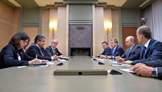Президент РФ Владимир Путин во время встречи с вице-канцлером, министром экономики и энергетики Германии Зигмаром Габриэлем. 21 сентября 2016 Президент РФ Владимир Путин во время встречи с вице-канцлером, министром экономики и энергетики Германии Зигмаром Габриэлем. 21 сентября 2016