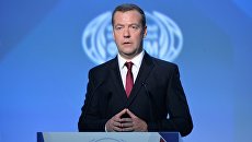 Председатель правительства РФ Дмитрий Медведев выступает на XV Международном инвестиционном форуме Сочи-2016 Председатель правительства РФ Дмитрий Медведев выступает на XV Международном инвестиционном форуме Сочи-2016