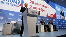 Председатель правительства РФ Дмитрий Медведев выступает на XV Международном инвестиционном форуме Сочи-2016 Председатель правительства РФ Дмитрий Медведев выступает на XV Международном инвестиционном форуме Сочи-2016