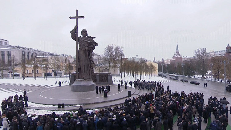 Фото памятник владимиру в москве