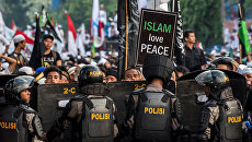 Clashes Muslims and police in Indonesia