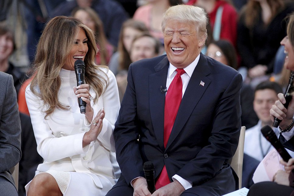 Меланья Трамп и ее муж Дональд Трамп во время шоу NBC Today