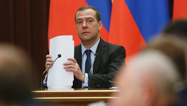 Медведев: задерживать зарплаты недопустимо