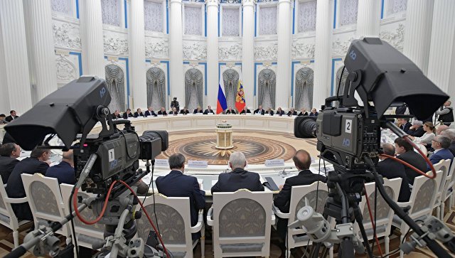 Песков рассказал об увольнении чиновников-академиков