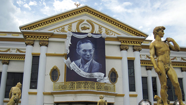 В Таиланде телеканал заподозрили в оскорблении короля