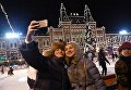 Посетители на открытии 11-ого сезона ГУМ-Катка на Красной площади в Москве Посетители на открытии 11-ого сезона ГУМ-Катка на Красной площади в Москве