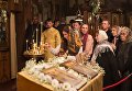 Прихожане во время утрени всенощного бдения в парижском храме Трех святителей, проходящей в рамках визита Патриарха Московского и всея Руси Кирилла во Францию Прихожане во время утрени всенощного бдения в парижском храме Трех святителей, проходящей в рамках визита Патриарха Московского и всея Руси Кирилла во Францию