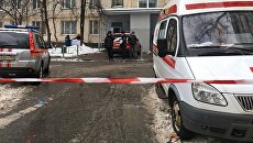Сотрудники полиции и скорой помощи. Архивное фото Сотрудники полиции и скорой помощи. Архивное фото