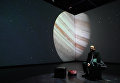 Открытие мультимедийной выставки Космос. Посетитель на экспозиции мультимедийной выставки Космос. Love открывшейся в московском центре дизайна ARTPLAY Открытие мультимедийной выставки Космос. Посетитель на экспозиции мультимедийной выставки Космос. Love открывшейся в московском центре дизайна ARTPLAY