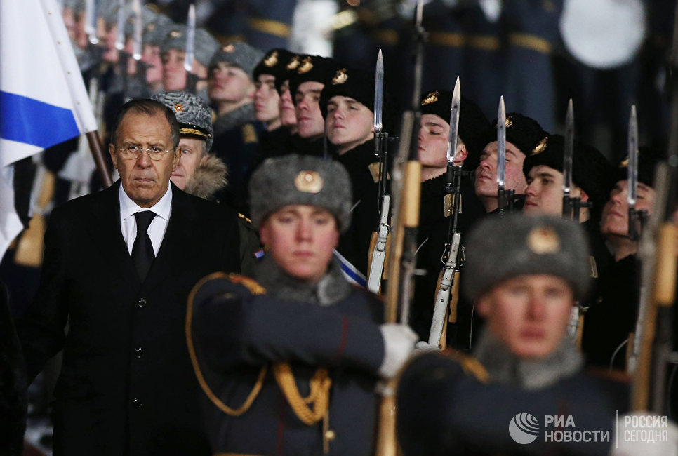Министр иностранных дел РФ Сергей Лавров на встрече в Москве самолета с телом посла России в Турции Андрея Карлова Министр иностранных дел РФ Сергей Лавров на встрече в Москве самолета с телом посла России в Турции Андрея Карлова
