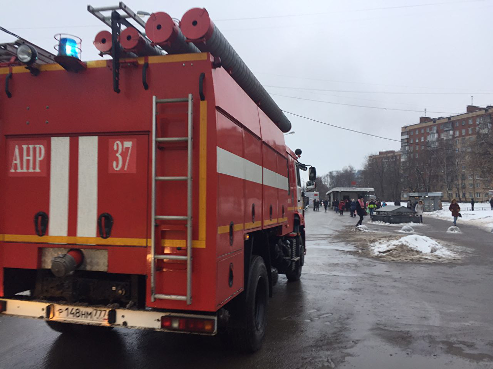Дым у метро Коломенское, где раздался хлопок. 22 декабря 2016 Дым у метро Коломенское, где раздался хлопок. 22 декабря 2016