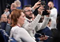 Журналисты на двенадцатой большой ежегодной пресс-конференции президента РФ Владимира Путина в Центре международной торговли на Красной Пресне Журналисты на двенадцатой большой ежегодной пресс-конференции президента РФ Владимира Путина в Центре международной торговли на Красной Пресне