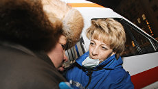 Сотрудник благотворительной организации Справедливая помощь доктор Елизавета Глинка оказывает медицинскую помощь лицам, не имеющим постоянного места жительства Сотрудник благотворительной организации Справедливая помощь доктор Елизавета Глинка оказывает медицинскую помощь лицам, не имеющим постоянного места жительства