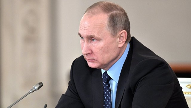 Путин осмотрел археологические шурфы на Ивановской площади Кремля