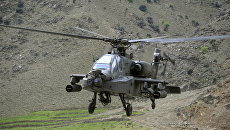 Американский вертолет AH-64 Apache. Архивное фото Американский вертолет AH-64 Apache. Архивное фото