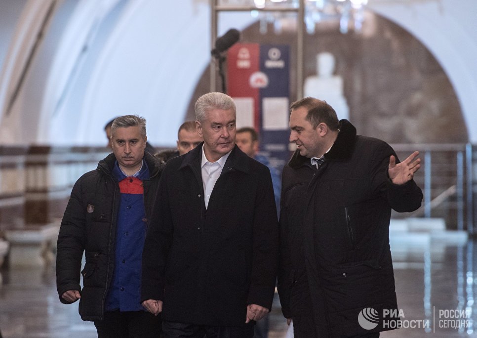 Мэр Москвы Сергей Собянин и начальник Московского метрополитена Дмитрий Пегов на станции метро Фрунзенская Мэр Москвы Сергей Собянин и начальник Московского метрополитена Дмитрий Пегов на станции метро Фрунзенская