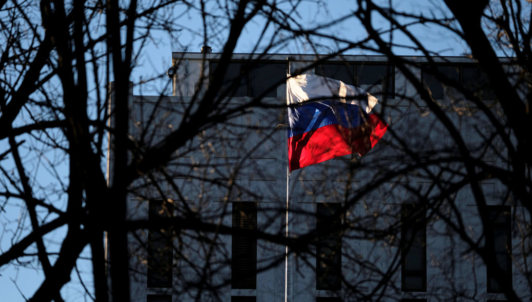 В США раскрыли, зачем Москва выгнала сотни американских дипломатов из РФ В США раскрыли, зачем Москва выгнала сотни американских дипломатов из РФ
