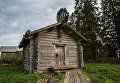 Деревянная изба в деревне Кинерма в Карелии Деревянная изба в деревне Кинерма в Карелии
