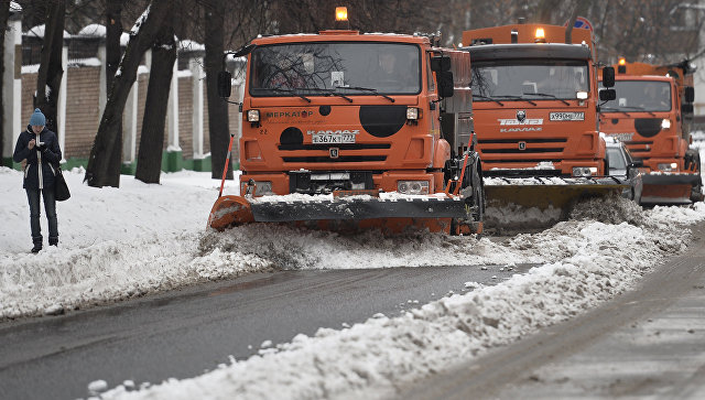 В Москве из-за снегопада задействовали более 10 тысяч единиц спецтехники