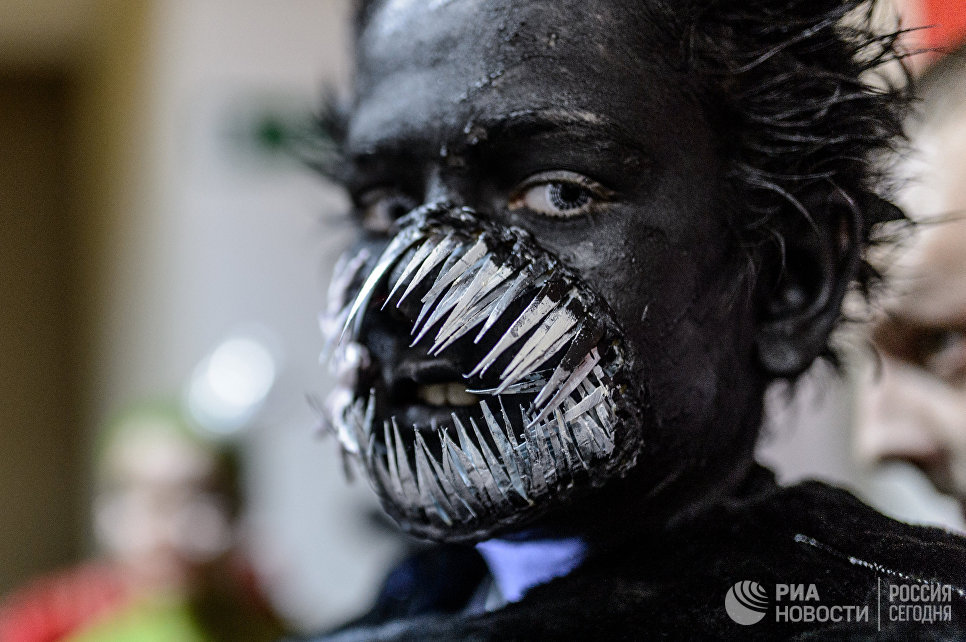 Модель во время финала конкурса Лучший гримёр года, приуроченного ко Дню Российского Гримёра Модель во время финала конкурса Лучший гримёр года, приуроченного ко Дню Российского Гримёра