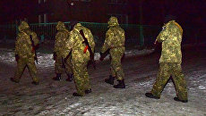 Сотрудники правоохранительных органов и военные в Авдеевке, Украина. Архивное фото Сотрудники правоохранительных органов и военные в Авдеевке, Украина. Архивное фото