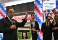 Заместитель председателя правительства РФ Виталий Мутко во время церемонии выдачи первых паспортов болельщиков Кубка конфедераций FIFA 2017 Заместитель председателя правительства РФ Виталий Мутко во время церемонии выдачи первых паспортов болельщиков Кубка конфедераций FIFA 2017