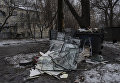 Разбитые в результате обстрелов оконные стекла на свалке в Киевском районе Донецка Разбитые в результате обстрелов оконные стекла на свалке в Киевском районе Донецка