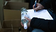 Рейд по выявлению контрафактного алкоголя. Архивное фото Рейд по выявлению контрафактного алкоголя. Архивное фото