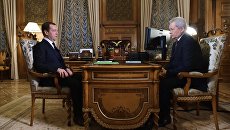 Председатель правительства РФ Дмитрий Медведев и руководитель Ространснадзора Виктор Басаргин во время встречи. 10 февраля 2017 Председатель правительства РФ Дмитрий Медведев и руководитель Ространснадзора Виктор Басаргин во время встречи. 10 февраля 2017