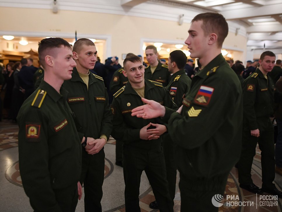 Зрители перед выступлением нового состава ансамбля песни и пляски Российской армии имени А. В. Александрова в Центральном академическом театре Российской армии в Москве Зрители перед выступлением нового состава ансамбля песни и пляски Российской армии имени А. В. Александрова в Центральном академическом театре Российской армии в Москве
