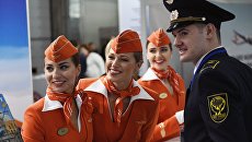 Стюардессы у стенда авиакомпании Аэрофлот на национальной выставке инфраструктуры гражданской авиации - NAIS 2017 в Москве Стюардессы у стенда авиакомпании Аэрофлот на национальной выставке инфраструктуры гражданской авиации - NAIS 2017 в Москве